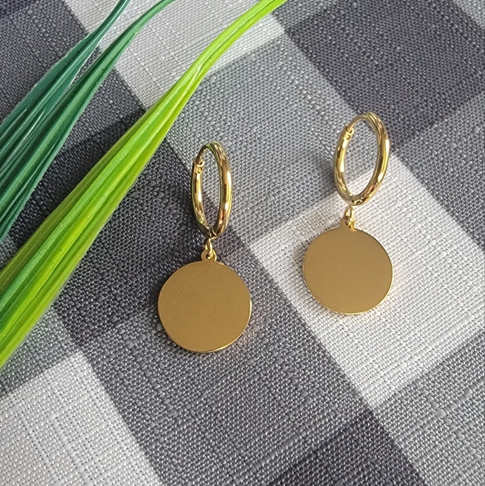 New! Yin Yang Earrings Small hoop YingYang black / white dangle loop Wom… - Picture 3 of 4